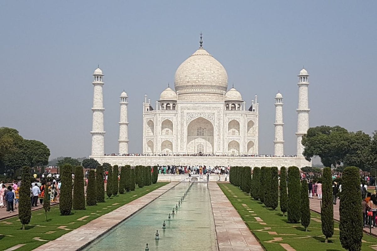 “The iconic Taj Mahal at sunrise, Agra — timeless Mughal architecture, serene gardens, and luxury Indian travel experiences, TripsWithSam India itinerary.”