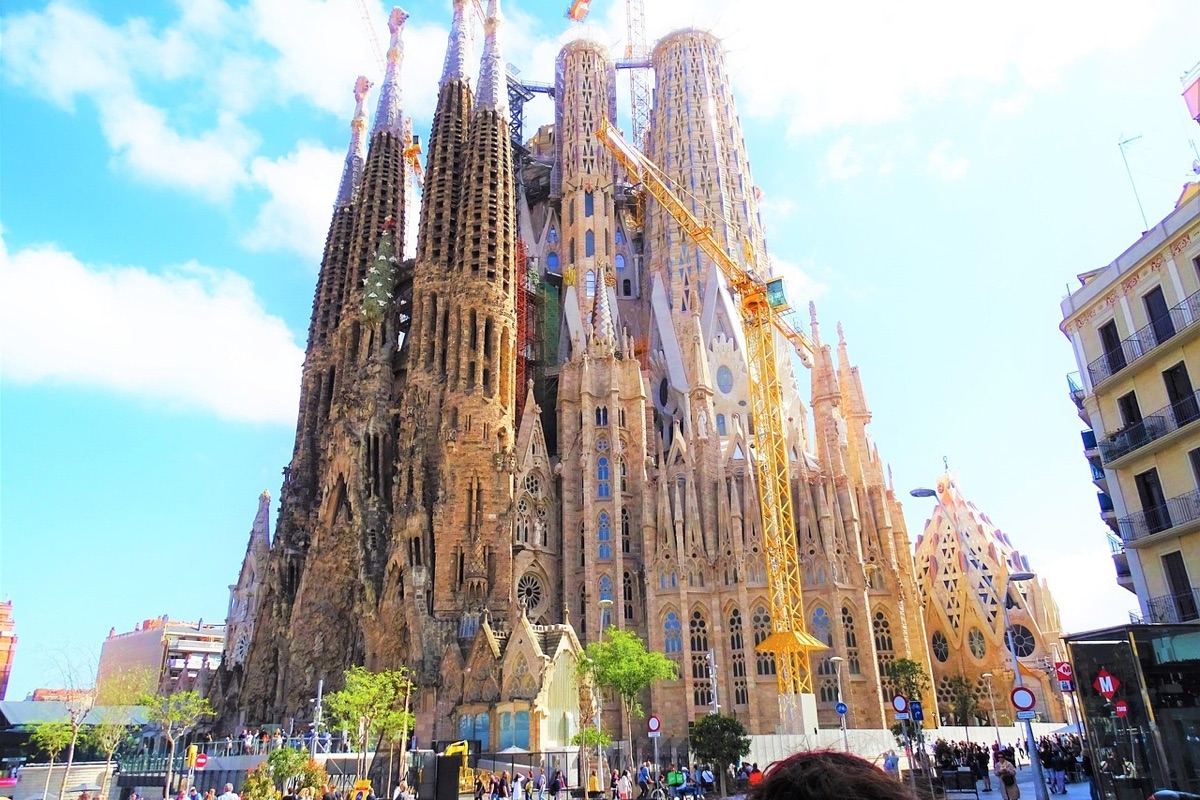 Exploring Cathedral of Barcelona -Trips With Sam